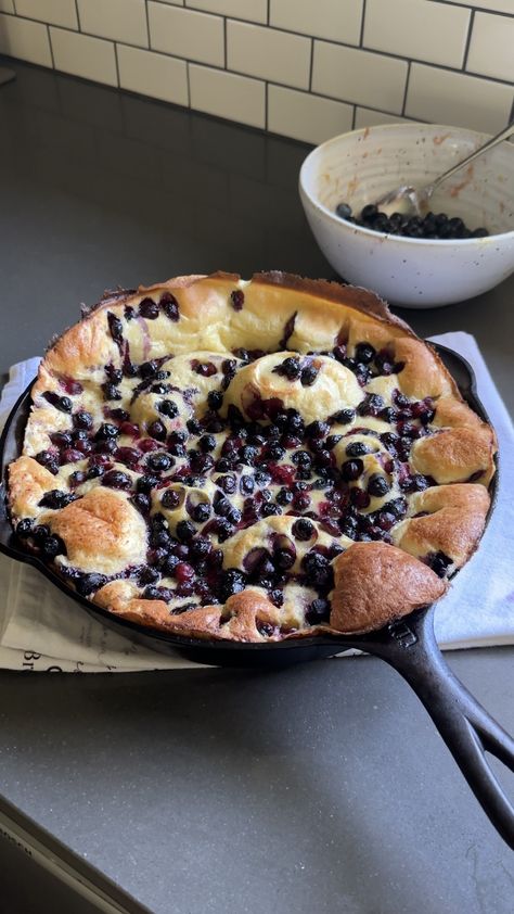 blueberry muffin dutch baby Stacked Eggplant, Blueberry Bagel, Tomatoes On Toast, Best Party Appetizers, Eggplant Parm, Dutch Baby Pancake, Blueberry Juice, Blueberry Muffin, Dutch Baby