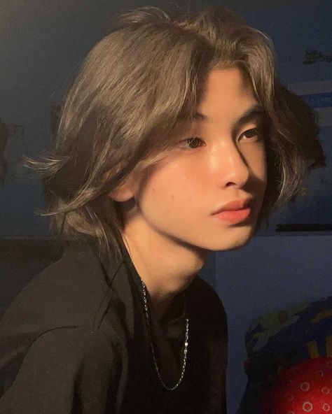 2,028 Likes, 14 Comments - Fashion | Ulzzang | Cuteness (@asian_outwear) on Instagram: “Comment 'boy' in your language Follow @fuchenshan 🙌 Follow @fuchenshan 🙌 . . . #asian #ulzzang…” Man Haircut, Feminine Hairstyles, Feminine Face, Haircut Style, Hair Inspiration Short, Boys Long Hairstyles, Cute Asian Guys, Gender Envy, Curly Hair Men