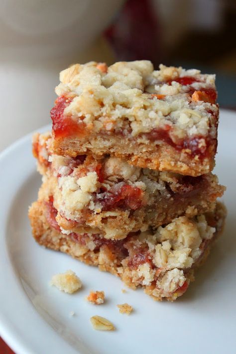 DONE ~ Jam & Oatmeal Bars - These were great. Quick, simple, kid-chef friendly, and best of all yummy.  The possibilities are endless with this recipe as far as combinations go.  For our first batch I used a butter pecan cake mix and red raspberry jam and it turned out fantastic.  I'm curious to try a chocolate cake mix with maybe some raspberry jam or orange marmalade. ~Amy Shortbread Bars Recipes, Jam Bars, Cherry Pie Bars, Blackberry Crumble, Butter Pecan Cake, Shortbread Bars, Crumble Bars, Shortbread Recipes, Oatmeal Bars