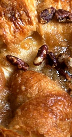 Pecan Croissant, Bread Pudding With Croissants, Pecan Pudding, Croissant Dessert, Croissant Pudding, Breakfast Butter, Pecan Bread Pudding, Croissant Bread Pudding, Pudding Breakfast