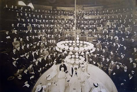 medicalschool: Photograph of the operating theatre at Jefferson Medical College, Philadelphia, 1900. Victorian Operating Theatre, Edwardian Medicine, Operation Theatre, Operating Theatre, Medical Antiques, Philadelphia Usa, Confirmation Bias, Surgical Technologist, Medical Photos