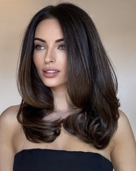 Off Shoulder Hairstyles, Brunette Balayage Hair Dark, Brown Shoulder Length Hair, Dark Brown Hair Rich, Rich Brown Hair Color, Rich Brunette Hair, Dark Brown Hair Color Ideas, Short Hair Updos, Rich Brown Hair