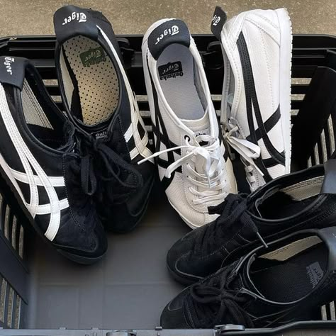 @mii_3168 on Instagram: "・ ONITSUKA TIGER MEXICO 66👟 ・ #onitsukatiger #sneakers  ・" Onitsuka Tiger Aesthetic, Onitsuka Tiger Black, Onitsuka Tiger Mexico 66 Black, Tiger Black And White, Summer Shoes Sneakers, Onitsuka Tigers, Asics Onitsuka, Tiger Black, Tiger Mexico 66