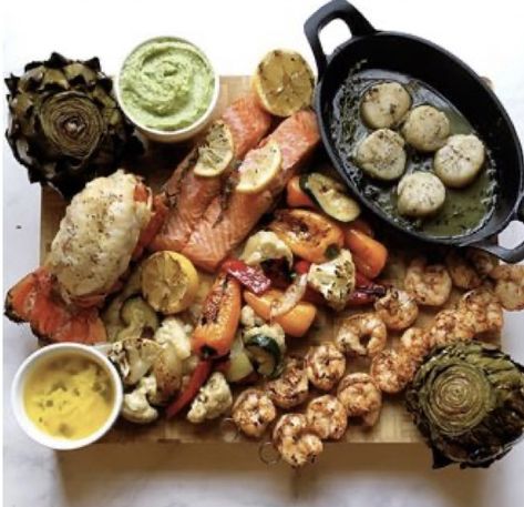 Seafood Grazing Board, Charcuterie Board Seafood, Grill Charcuterie Board, Sea Cuterie Board, Surf And Turf Charcuterie Board, Cool Charcuterie Board Ideas, Seacuterie Board Ideas, Seafood Board Platter, Seacuterie Boards