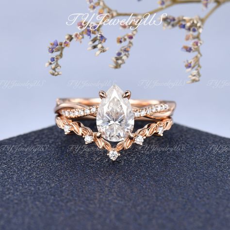 1.6CT Pear Shaped Moissanite Engagement Ring Set Woman Tear Drop Solitaire Rose Gold Bridal Set Infinity Cluster Diamond Ring Leaf Style Items Description: * Handmade, high-quality item! * Material: SOLID 14K/18K GOLD (can be made in white/rose/yellow gold) Engagement Ring: * Center stone: Moissanite, Pear shaped, 6x9mm * Weight: approx 1.6ct * Accents: Natural Diamonds, VS clarity, G color, 0.16ct Total Or Colorless Moissanites, DE color, VVS clarity * Band width approx 1.5mm Wedding Band: * Na Pear Engagement Ring With Wedding Band, Rose Gold Bridal Set, Cluster Diamond Ring, Gold Bridal Set, Unique Engagement Ring Settings, Moissanite Engagement Ring Set, Moissanite Bridal Sets, Pear Shaped Engagement Rings, Trendy Bracelets