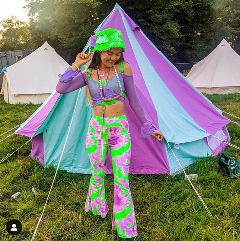 Winter music festivals are here! learn about the best winter music festival outfit brands that you need to know about! Support small businesses and shop sustainable! Sharing everything that's rave and festival worthy over at RaveHackers.com #musicfestivaloutfits #wintermusicfestivaloutfits #musicfestivaloutfits #ravehackers #musicfestivalblog #edmblog Groovy Festival Outfits, 2023 Rave Fashion, Funny Festival Outfits, Rave Outfits Indoor, Wakaan Festival Outfits, Rainy Rave Outfit, Funky Rave Outfits, Old School Rave Outfits, Rave Festival Outfit Ideas Plus Size