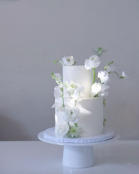 Wedding cake simple elegant