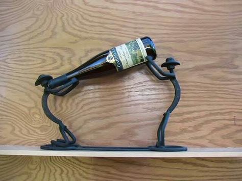 Horse Shoe Projects, Horse Shoe Ideas, Horseshoe Ideas, Wine Holders, Horseshoe Projects, Horseshoe Decor, Horseshoe Crafts, Welding Ideas, Craft Images