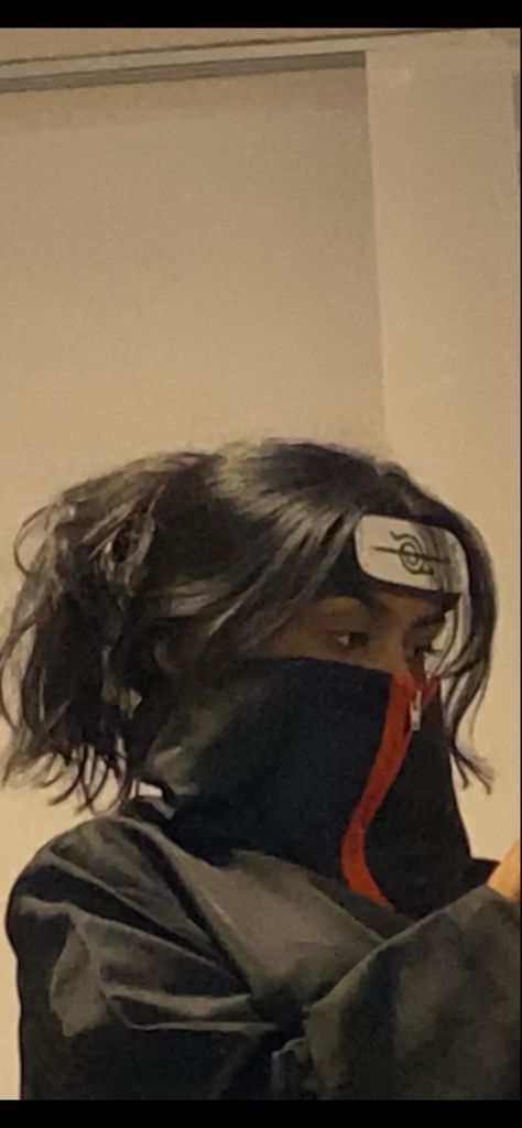 #itachi #naruto #akatsuki #cosplay #itachiushiha Akatsuki Cosplay, Hairstyles Female, Itachi Cosplay, Itachi Naruto, Naruto Akatsuki, Copy Me, Anime Wolf, Naruto, Hairstyles