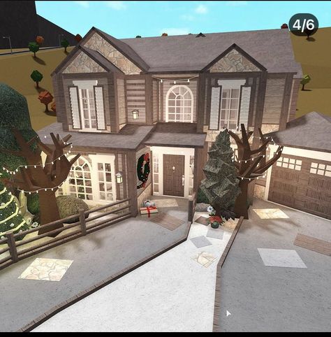 Cozy Christmas Bloxburg House, Bloxburg Family Home Exterior Cozy, Small Christmas Bloxburg House, Bloxburg Vintage House Layout, Roof Ideas Bloxburg, Bloxburg House Designs Exterior, 2 Story House Plans Bloxburg Layout, Cute Bloxburg Houses Exterior, Cute Blocksburg House Ideas