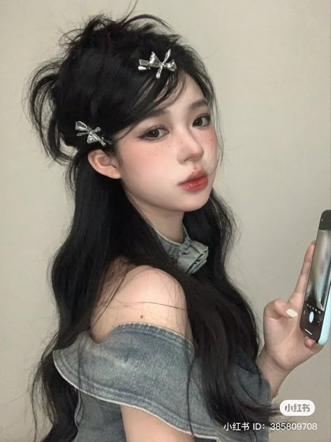 Xaoihongshu Hairstyles, Hair Styles Douyin, Douyin Bun Hairstyle, Douyin Ponytail, Hairstyles For Long Hair Y2k, Douyin Hairstyles, Pink And Lavender Hair, Douyin Hair, Ulzzang Hairstyle