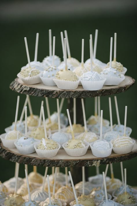 Cake pop wedding cake Diy Cake Pop Display, Cake Pop Display Ideas Wedding, Wedding Cake Pops Display, Cake Pop Wedding Display, Cake Pop Display Ideas, Wedding Cake Balls, Cake Pops Wedding, Cake Pop Display, Cake Pop Stand