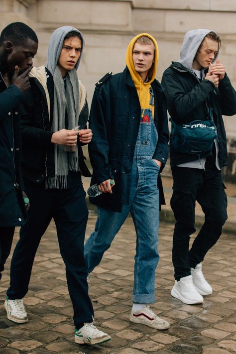 The Best Street Style from Paris Fashion Week | GQ Walmart Sneakers, Sneakers Uk, Sneakers Design, Paris Fashion Week Men, Look Grunge, 90's Fashion, Paris Fashion Week Street Style, Street Style Paris, Men Street