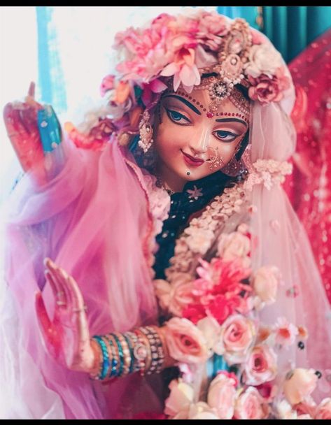 Radha Rani Image Barsana, Radha Rani Wallpaper Full Hd, Shri Radha Rani, Navratri Wallpaper, Srimati Radharani, Vrindavan Photography Pictures, Shree Radha, Radha Beauty, Human Body Facts