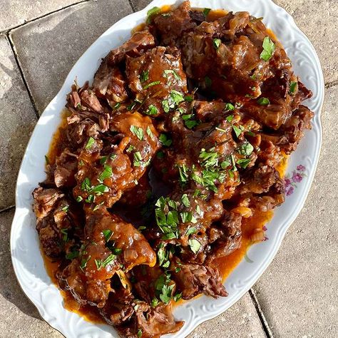 Braised Oxtail Recipe Oxtail Recipe, Braised Oxtail, Oxtail Recipes, Recipe Collection, Slow Cooker Recipes, Crockpot Recipes, Beef Recipes, Red Wine, Main Dishes