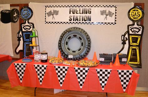 Pinewood Derby "fueling station" Pinewood Derby Snack Ideas, Pinewood Derby Snacks, Pinewood Derby Ideas, Pinewood Derby Activities, Pinewood Derby Decorations, Derby Snacks, Derby Decorations, Derby Decor, Derby Party Decorations