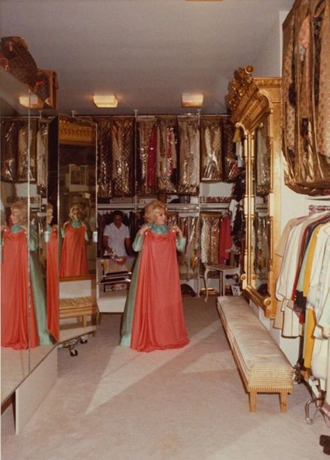 Gorgeous Pics of Zsa Zsa Gabor Photographed by Wallace Seawell in Her Closet, 1974 ~ Vintage Everyday Gabor Sisters, Old Hollywood Homes, Movie Bedroom, Zsa Zsa Gabor, Candice Bergen, Zsa Zsa, She's A Lady, Her Closet, Vintage Pin Up