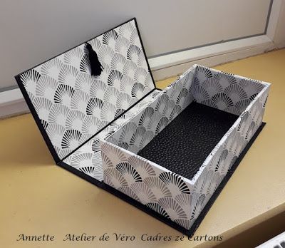 réalisations manuelles de Véro : Derniers cartonnages Cartonnage Boxes, Diy Gift Box Template, Gift Box Images, Carton Diy, Cardboard Recycling, Diwali Gift Hampers, Cardboard Box Crafts, Handmade Packaging, Gift Box Design