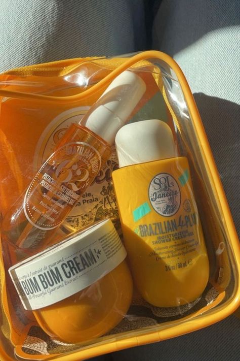 A go-to set for travelling or gift giving. LOVE LOVE LOVE Body Fragrance, Diy Body Care, Shower Skin Care, Skincare Gift Set, Small Tray, Body Care Routine, Burt's Bees, Birthday Wishlist, Body Skin Care Routine