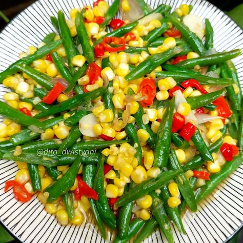 Bahan dan Cara membuat Tumis Buncis Jagung https://resepmamiku.com/tumis-buncis-jagung-dita_dwistyani Masak Simple, Tumis Buncis, Menu Catering, Healthy Food Menu, Fried Corn, Making Food, Makanan Diet, Food Recepie, Lunch Menu