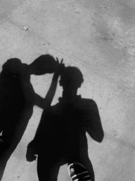 Two Friends Shadow Pic, Two Boy Best Friends Aesthetic, Shadow Friends Aesthetic, Friends Photography Boys, Two Boys Aesthetic Friends, Man Shadow Aesthetic, Aesthetic Pictures No Face, Friends Aesthetic Boys, Friends No Face