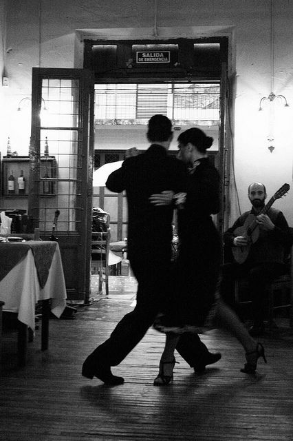 Tango Aesthetic, Modern Dans, Tango Dancers, Dance Like No One Is Watching, Tango Dance, Argentine Tango, Dance Movement, Shall We Dance, People Dancing