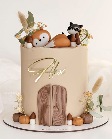 Baby Birthday Cake Design, October Cake, Fall Theme Cakes, Castella Cake Recipe, Woodland Theme Cake, Woodland Birthday Cake, Fall Birthday Cakes, Baby Shower Cakes Neutral, Fox Cake