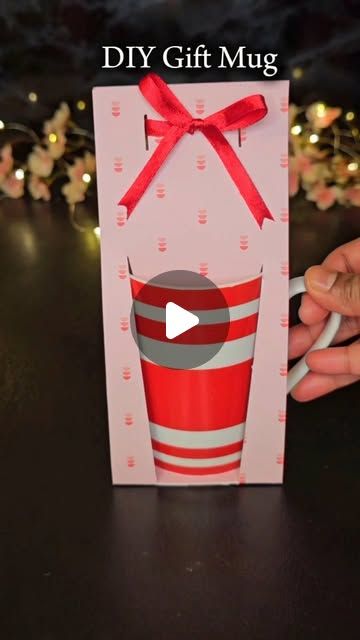 How To Gift Wrap A Mug, How To Wrap A Mug, Mug Wrapping Ideas, Wrap A Mug, Gift Wrapping Tutorial, Mug Diy, Gift Hacks, Creative Wrapping, Gift Wrapping Techniques