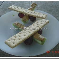 Edible Airplane Snack Airplane Snacks, Classroom Snacks, Preschool Cooking, Theme Snack, Airplane Crafts, Preschool Snacks, After School Snacks, School Snacks, Fun Kids Food