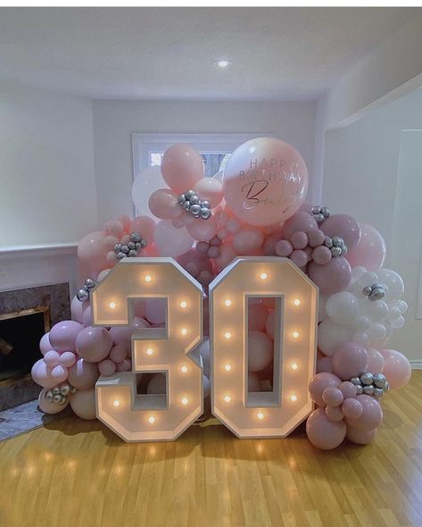 Birthday Events Ideas Decoration, Marquee Numbers With Balloons, Birthday Event Ideas, 30th Birthday Themes, Deco Ballon, Birthday Room Decorations, 30th Birthday Decorations, 30th Party, 30th Bday