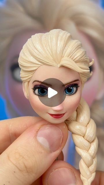 Elsa Fondant Tutorial, Elsa Fondant, Frozen Fondant Cake, Elsa Pasta, Frozen Elsa Doll Cake, Disney Frozen Crafts, Fondant Olaf, Torte Frozen, Frozen Doll Cake