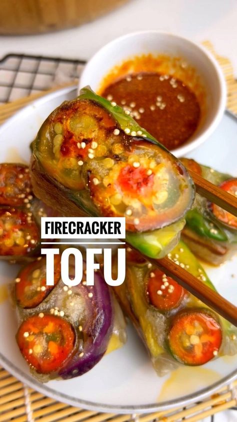 10 Minute Firecracker Tofu from @whenmeateatsveg - ResepMamiku.com Firecracker Tofu, Tofu Cubes, Egg Tofu, Tofu Noodles, Teriyaki Tofu, Tofu Salad, Sweet And Spicy Sauce, Tofu Recipe, Avocado Banana