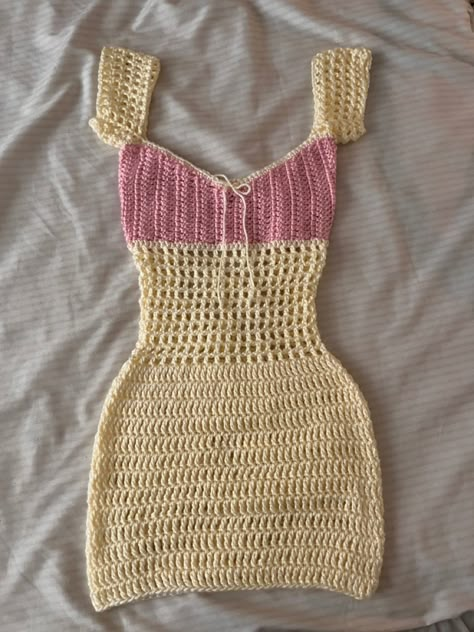 Crochet Mini Dress Pattern Free, Crochet Lana Del Rey, 2023 Maxi Skirt, Bella Hadid Coquette, Crochet Dress Ideas, Crochet Short Dresses, Fairy Crochet, Orion Carloto, Lilly Rose Depp