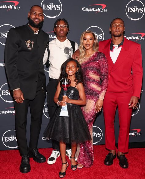 Lebron James Kids, Lebron James Son, Lebron James And Wife, Savannah James, Lebron James Family, Espy Awards, Carmelo Anthony, Basketball Star, Illusion Dress