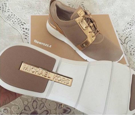 ♡ @xopatriciaaa ♛ Mk Sneakers, Sac Michael Kors, Mk Shoes, Sneakers Women, Gym Shoes, Crazy Shoes, Dream Shoes, Shoe Obsession, Shoe Lover