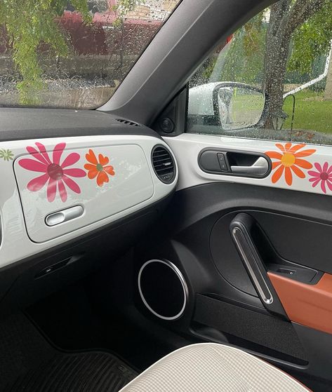 Painted Beetle Car, Volkswagen Beetle Decorations, Volkswagen Beetle Interior Decor, Rebecca Aesthetic, Volkswagen Beetle Interior, Beetle Accessories, Vw Beetle Accessories, Car Beetle, Car Things