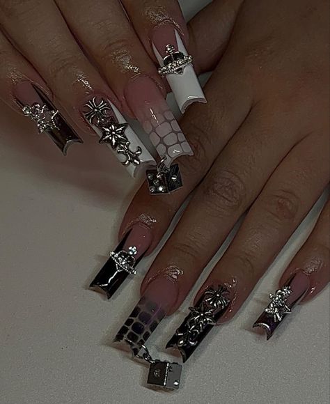 Emo Acrylic Nails, Punk Nails Grunge, Emo Nails Acrylic, Emo Nails, Nails Grunge, Charm Nail, Sharp Nails, Punk Nails, Drip Nails