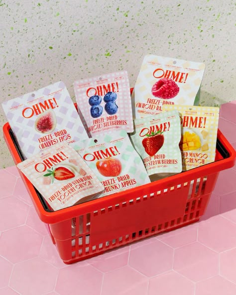 From OATME to OHME! Rebranding a Freeze-Dried Snack Brand with Impactful Packaging - World Brand Design Society Fruit Business, Aesthetic Packaging, Healthier Eating Habits, Harvest Food, Packaging World, Snacks Packaging, Dried Fruit Snacks, Fruits Snacks, Snack Brands