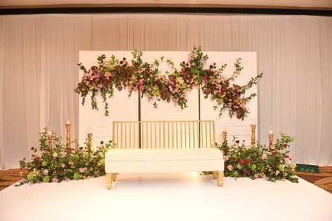 Simple Wedding Backdrop Reception, Wedding Stage Backdrop, Engagement Decor, Wedding Reception Backdrop, Couple Sitting, Wedding Stage Design, Flower Arrangements Simple, Stage Backdrop, Wedding Decor Style