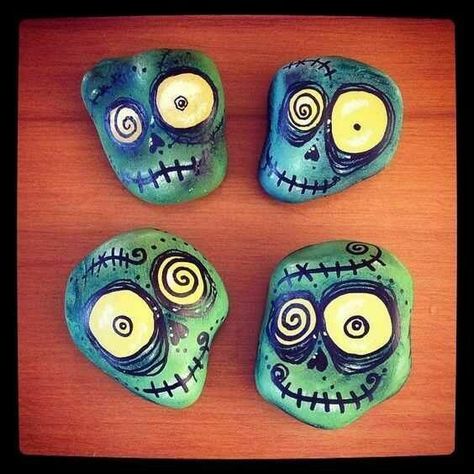 34 Halloween Rock Painting Ideas For Fall You'll Love Halloween Rock Painting Ideas, Halloween Rock Painting, Art Pierre, Halloween Rocks, Rock Painting Ideas, Decorative Ideas, Painted Rocks Diy, Rock Painting Patterns, Paint Rock