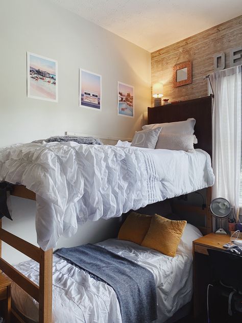 My bed in my sorority house this past school year #bedroom #aesthetic #sorority #decor #inspiration Bunked Dorm Beds, Bunk Bed Dorm, Sorority Bedroom, Dorm Bunk Beds, Sorority Decor, 2020 Bedroom, College Core, Dorm Room Styles, Dorm Inspiration