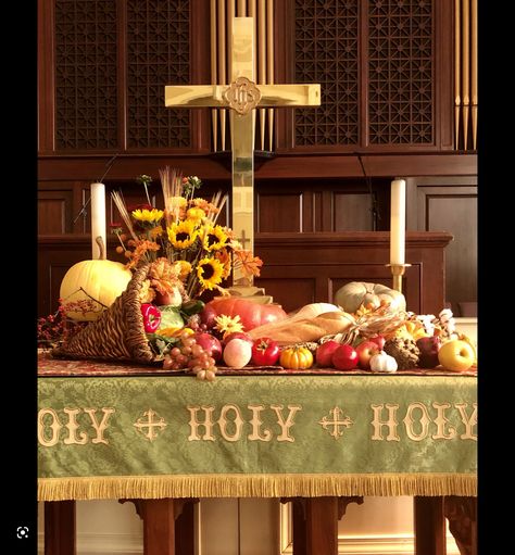 Fall Altar Decorations Church, Fall Church Decorations Sanctuary, Fall Decor For Church Sanctuary, Fall Church Decorations, Thanksgiving Church Decorations, Alter Decorations, Thanksgiving Display, Altar Inspiration, Alter Ideas