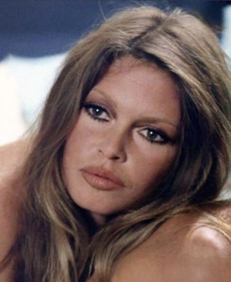 Bardot Makeup, Bridgette Bardot, 70s Makeup, Bridget Bardot, Seductive Style, Sofia Loren, Vivien Leigh, Sean Connery, Angel Face