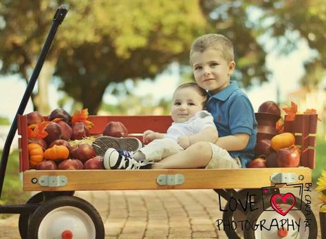 Love this Fall photoshoot of these brothers! So cute Fall Wagon Photoshoot, Wagon Photoshoot, Brother Pictures, Fall Baby Pictures, Photoshoot Boy, Baby Photoshoot Boy, Lil Bro, Red Wagon, Thanksgiving Ideas