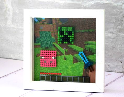 Minecraft Aquabeads box frame craft. Aquabeads Minecraft, Minecraft Box, Minecraft Games, Frame Background, Belly Laughs, Rainbow Beads, Frame Crafts, Come And See, Creepers