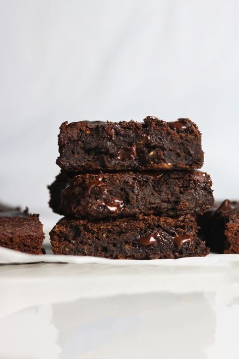 Best Vegan Fudgy Black Bean Brownies Healthy Food Desserts, Healthier Desserts Clean Eating, Desserts Clean Eating, Date Brownies, Starch Solution Recipes, Bless The Food Before Us, Paleo Brownies, Brownie Recipes Healthy, Black Bean Brownies