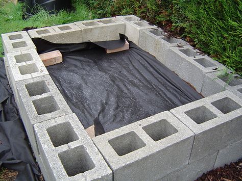 raised beds using cinder blocks - absorb and hold heat and double as additional planting space. Ideas Terraza, Cement Blocks, Cinder Block, Unique Gardens, Raised Bed, Veggie Garden, Raised Beds, Lawn And Garden, Raised Garden Beds