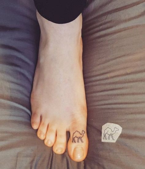 Camel Tattoo, Toe Tattoos, Tattoo Artist Tattoo, Foot Tattoos For Women, Artist Tattoo, Inspiration Tattoo, Small Tattoos Simple, Detailed Tattoo, Japanese Sleeve Tattoos