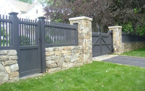 Perimeter Fence Ideas, Brick Fences, Brick Wall Gardens, Building A Stone Wall, Timber Fence, Wall Gate, Fence And Gate, Dream Backyard Garden, Garden Gate Design