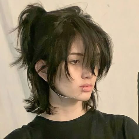 «wolf cut» Short grunge hair, Shot hair styles, Cute hairstyles Undercut For Wavy Hair, Masculine Hair Styles, Short Grunge Hair, Hair Inspiration Short, Wolf Cut, Fluffy Hair, Cut My Hair, Hair Reference, Short Hair Haircuts